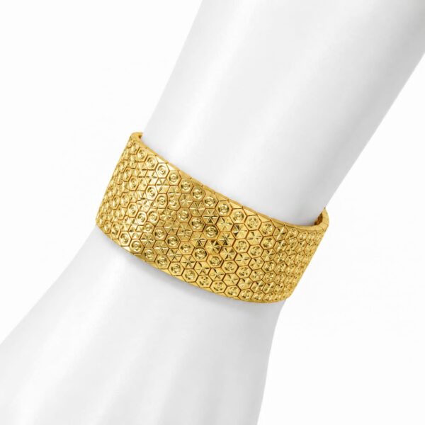 FASHIONABLE DESIGN GOLD PLATED POKAL BRACELET FOR MEN
